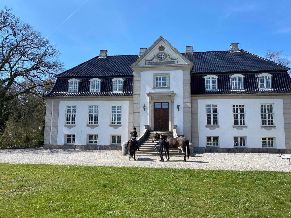 Rosenlund Gods - Kaelder B&B Sakskøbing Extérieur photo